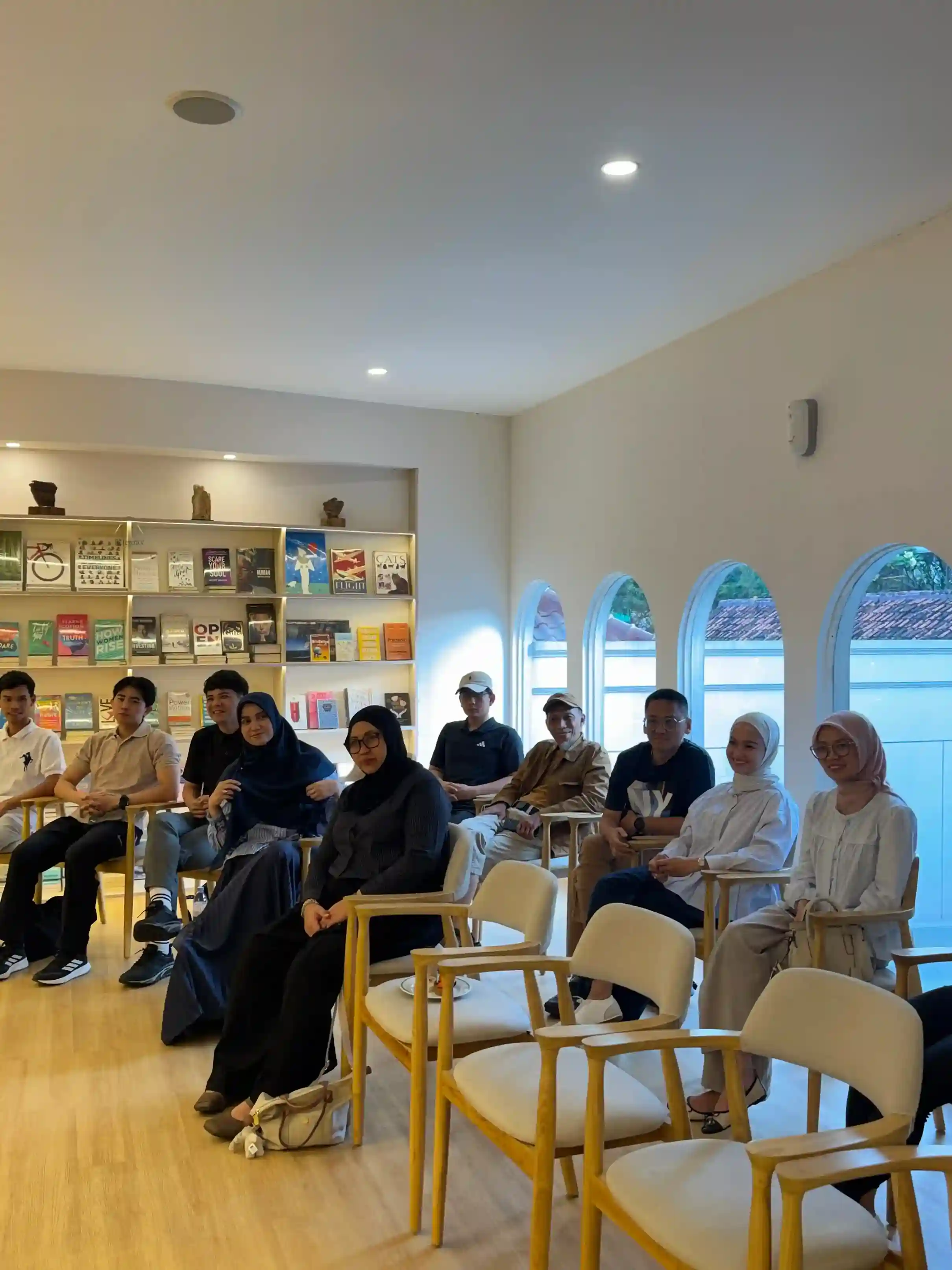 People listening during a reading conversation